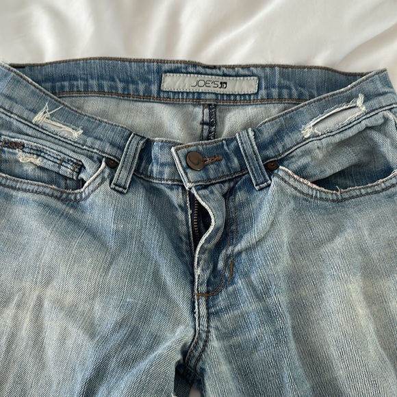 Joe’s jeans size 26 distressed and worn - Picture 5 of 7